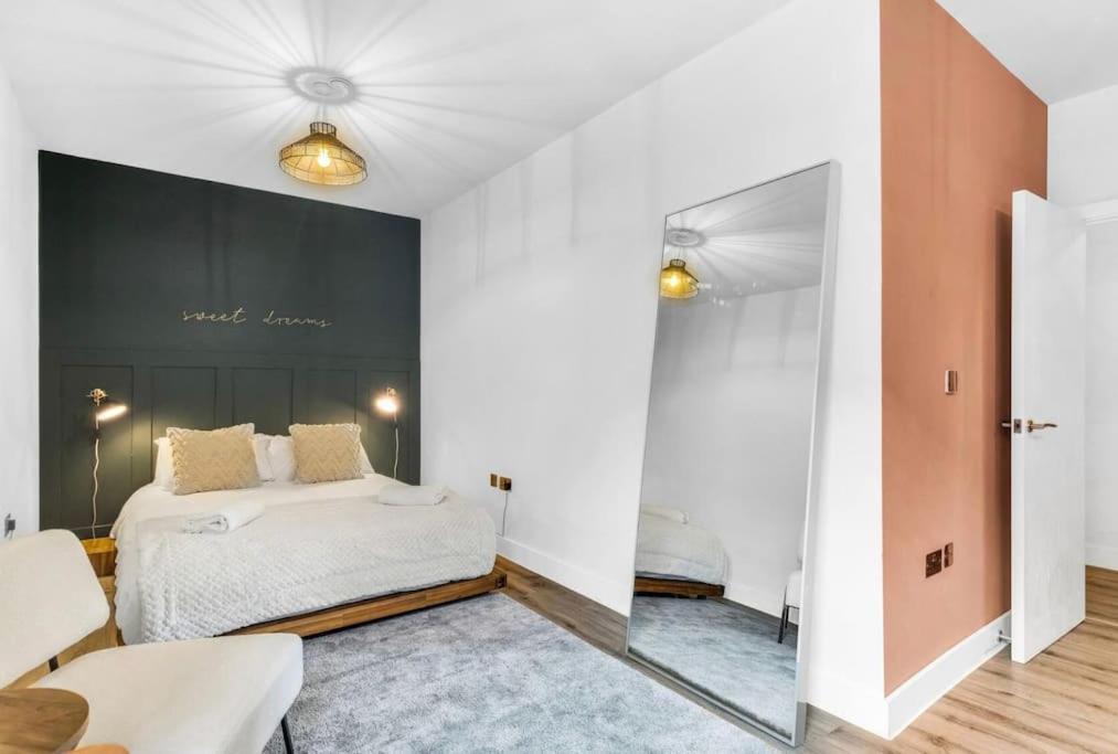 Giant Savings On Long Stays B1 Living, Enquire Now バーミンガム エクステリア 写真